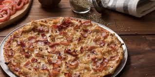 Pollo y tocineta